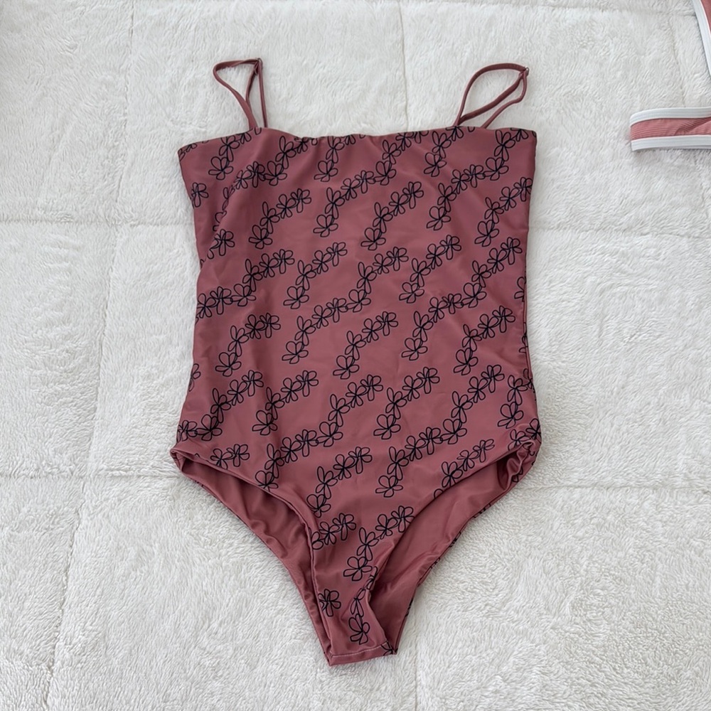 Chic Mauve Floral Swimsuit